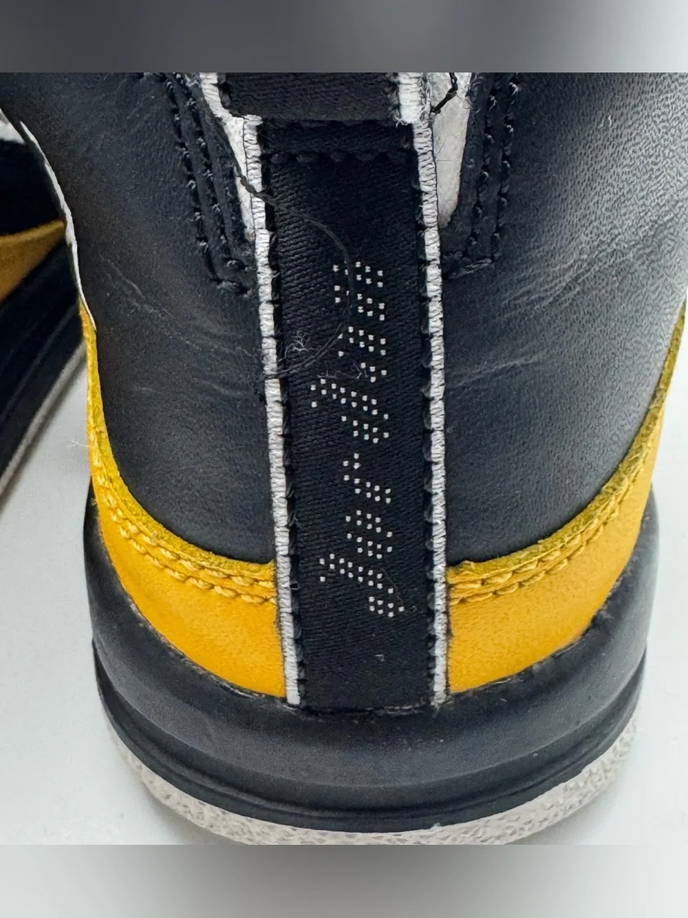 Nike Air Jordan Flight Youth Sneakers Size 13C Black Yellow White 2012 Preowned - Picture 4 of 9